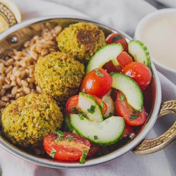 Recette de bol méditerranéen aux falafels