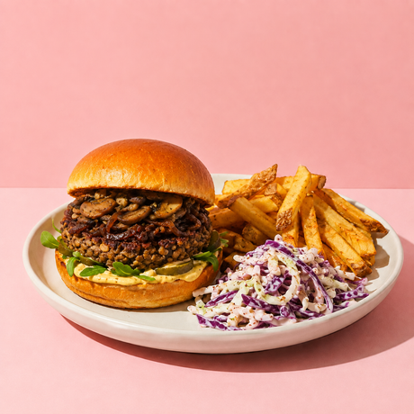 Burgers-frites aux oignons caramélisés (version végane)