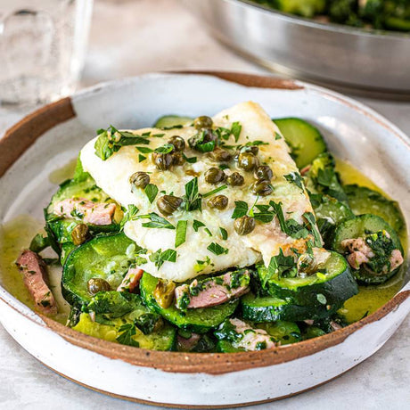 Morue au beurre noisette, lardon, épinard et courgette