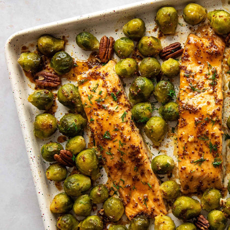 Saumon à l'érable et choux de bruxelles rôtis