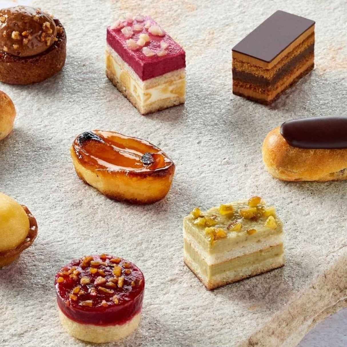 Plateau de 53 petits fours sucrés