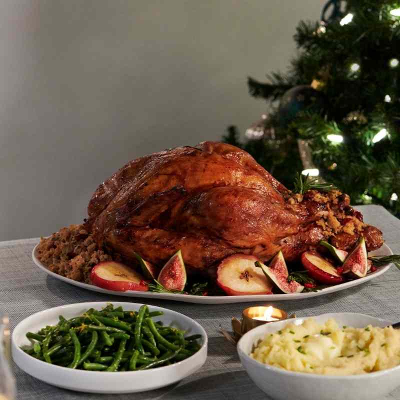 Fully Cooked Turkey, with its Sauce, Cranberry Chutney and Stuffing