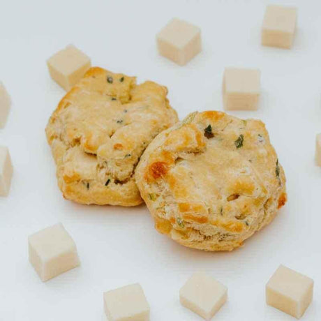 4 Scones au cheddar et oignons verts