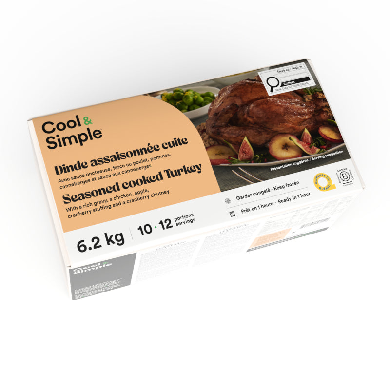 Dinde entièrement cuite avec sauce, chutney de canneberges et farce