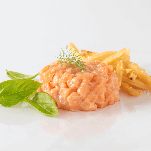 Salmon tartare with classic marinade